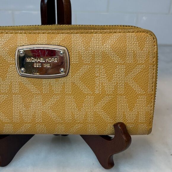Michael Wallet Kors Yellow Signature Logo Saffiano Leather Full Zip Continental - Picture 3 of 16